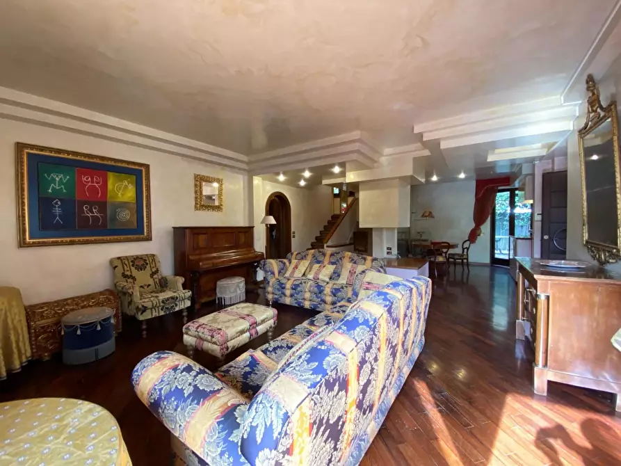 Immagine 2 di Casa bifamiliare in vendita  a Prato