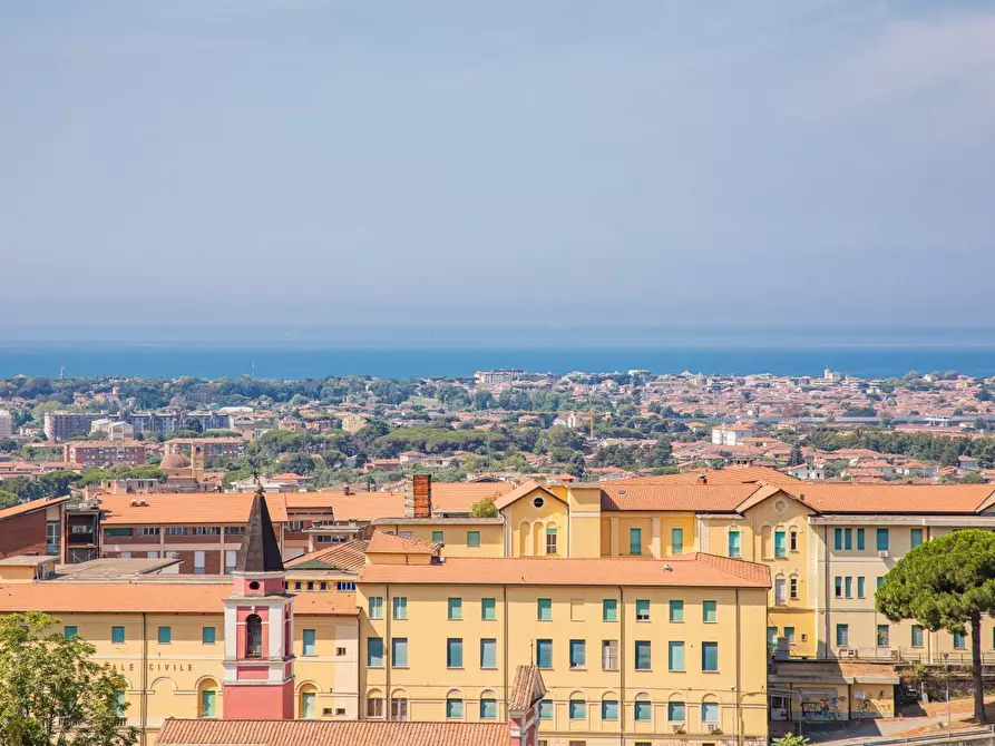 Immagine 12 di Casa semindipendente in vendita  a Massa