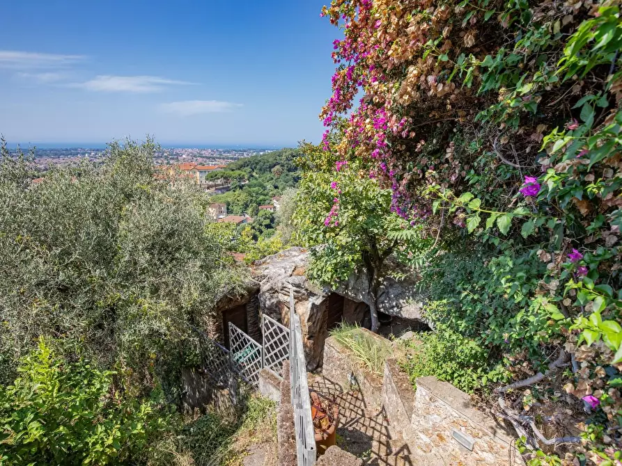 Immagine 33 di Casa semindipendente in vendita  a Massa
