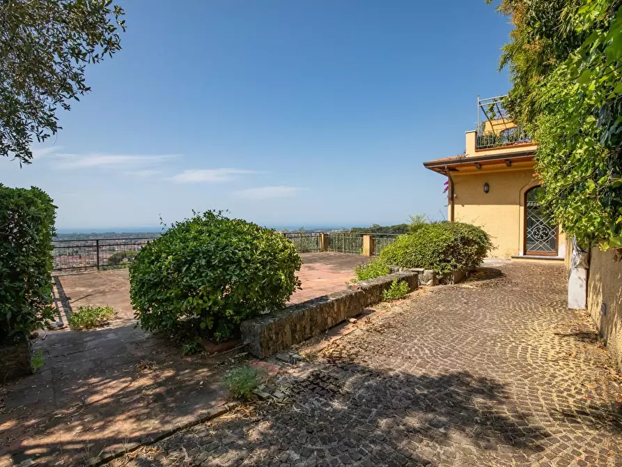 Immagine 36 di Casa semindipendente in vendita  a Massa