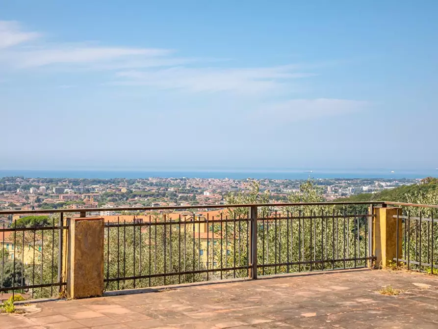 Immagine 2 di Casa semindipendente in vendita  a Massa