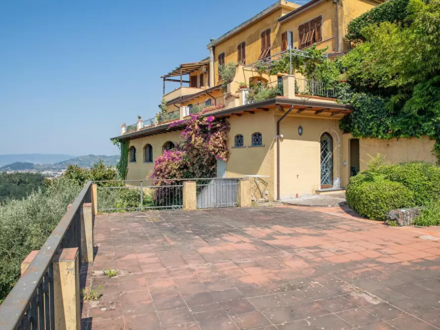 Immagine 1 di Casa semindipendente in vendita  a Massa