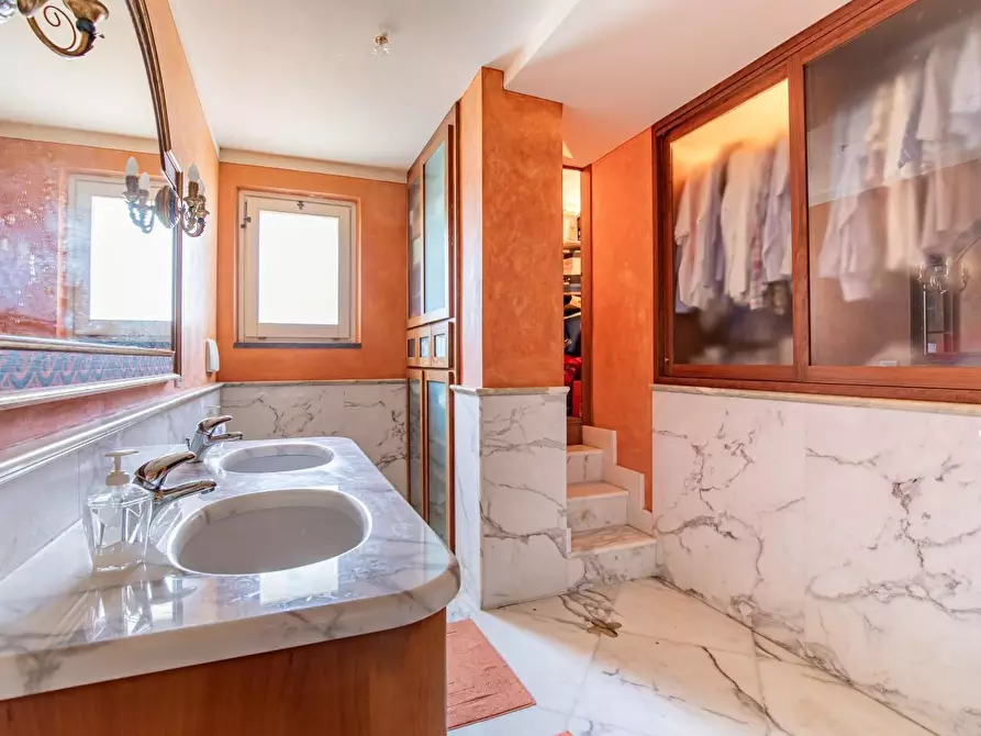 Immagine 77 di Casa semindipendente in vendita  a Massa