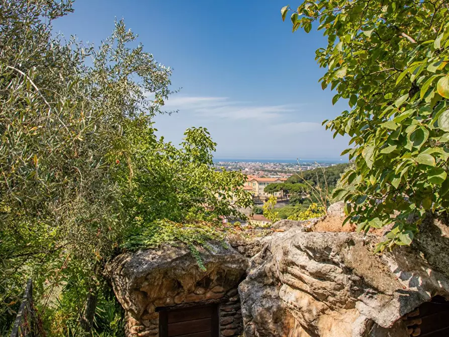 Immagine 10 di Casa semindipendente in vendita  a Massa