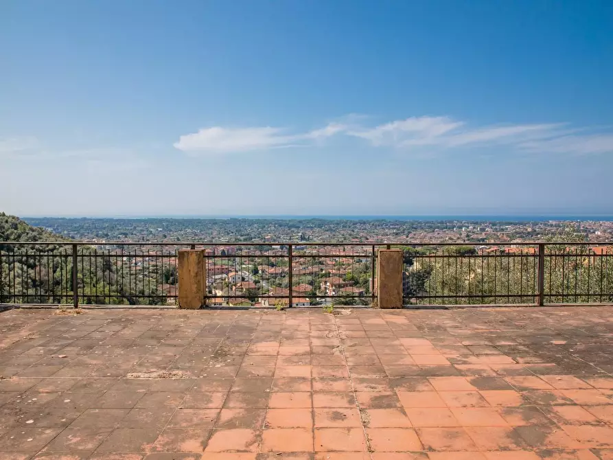 Immagine 5 di Casa semindipendente in vendita  a Massa