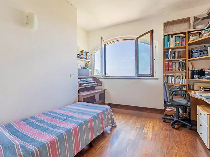 Immagine 50 di Casa semindipendente in vendita  a Massa