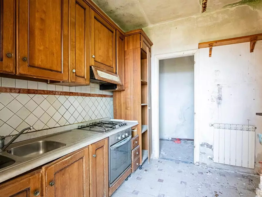 Immagine 106 di Casa semindipendente in vendita  a Massa