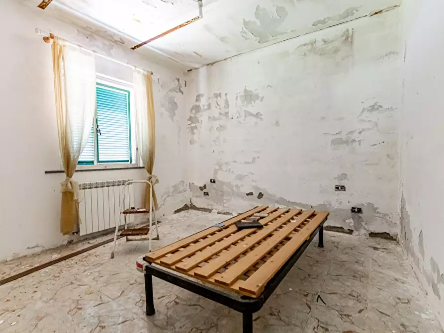 Immagine 101 di Casa semindipendente in vendita  a Massa