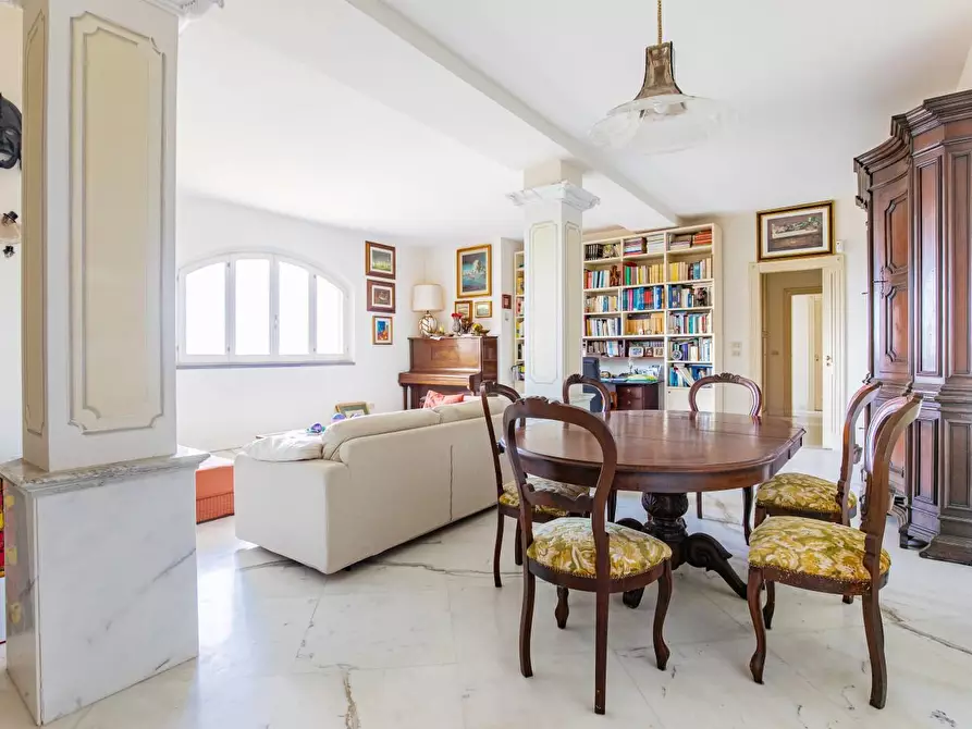 Immagine 60 di Casa semindipendente in vendita  a Massa