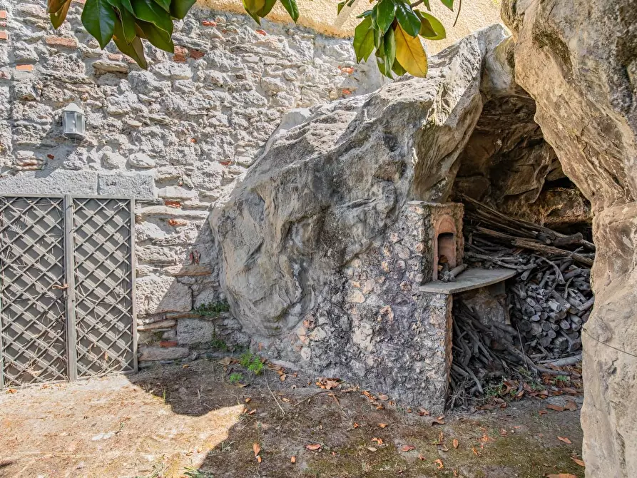 Immagine 25 di Casa semindipendente in vendita  a Massa