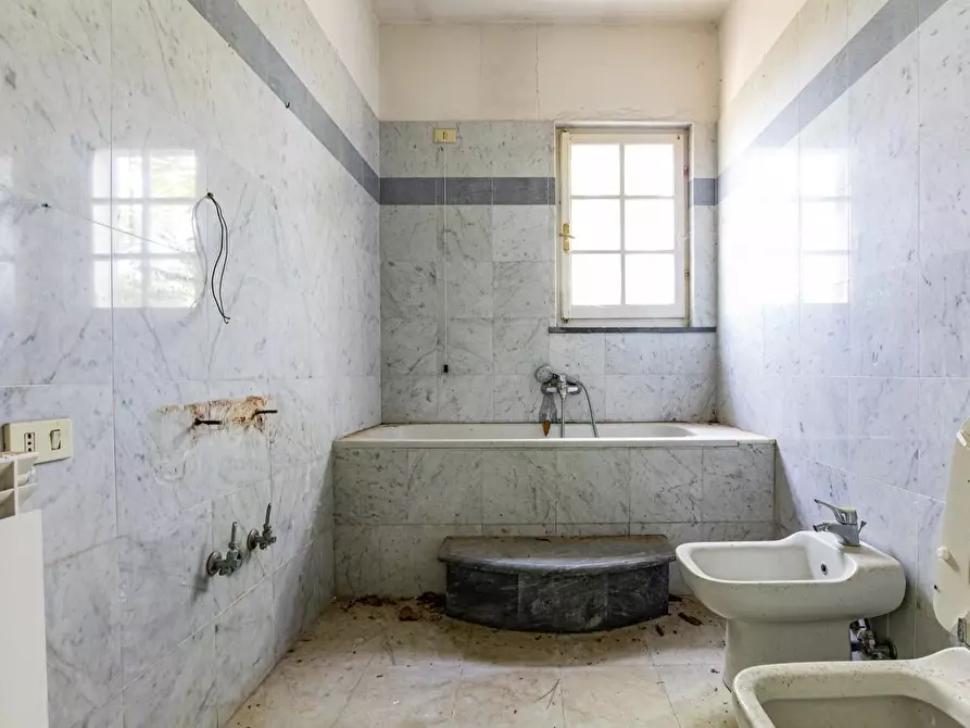 Immagine 100 di Casa semindipendente in vendita  a Massa