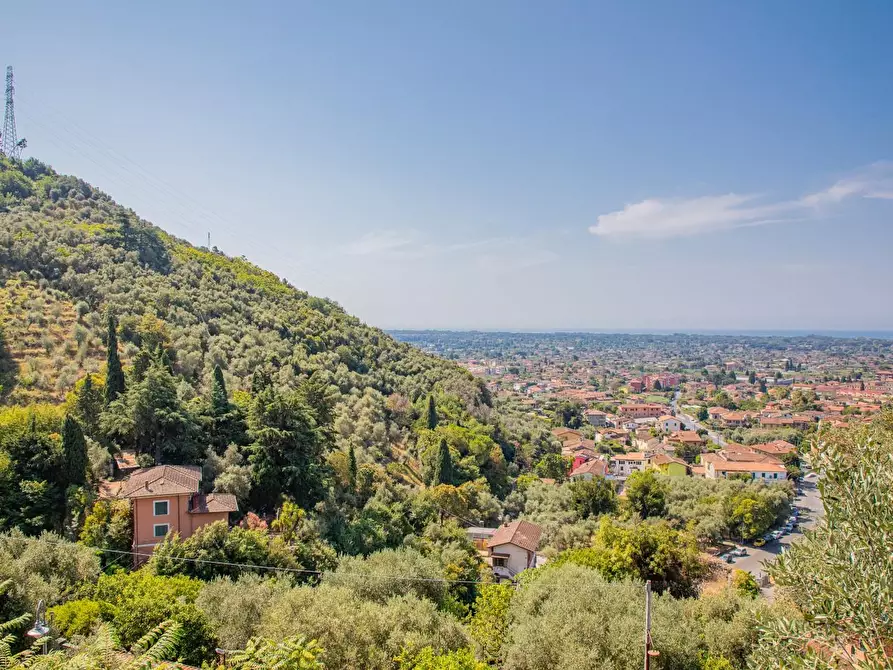 Immagine 7 di Casa semindipendente in vendita  a Massa