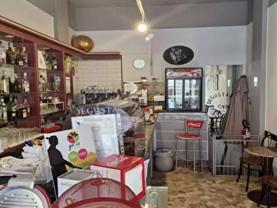 Immagine 4 di Negozio in vendita  a Tortona