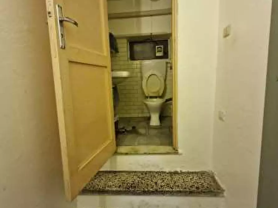 Immagine 7 di Negozio in vendita  a Tortona