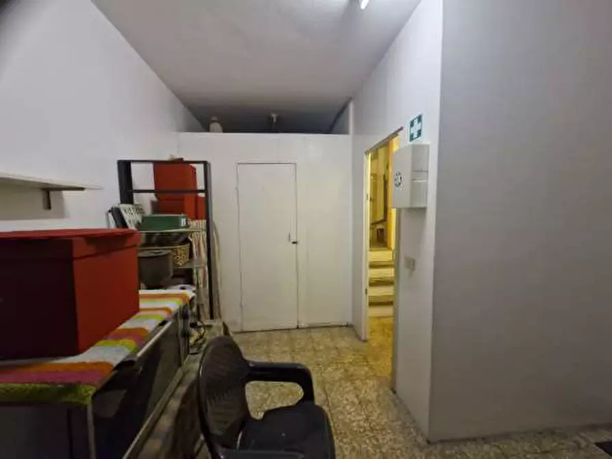 Immagine 8 di Negozio in vendita  a Tortona