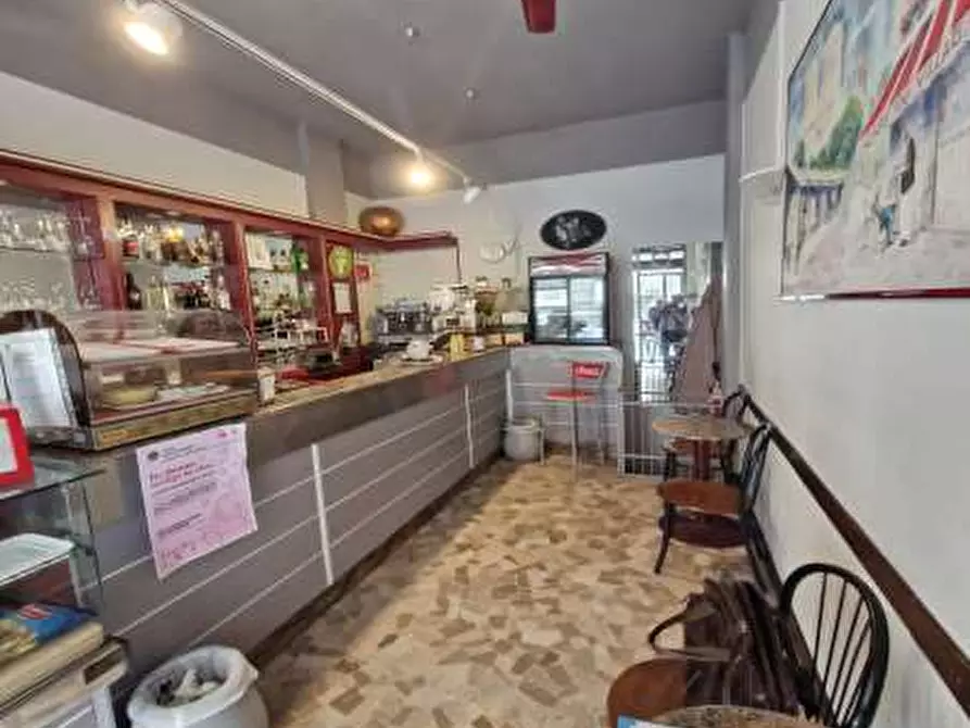 Immagine 3 di Negozio in vendita  a Tortona