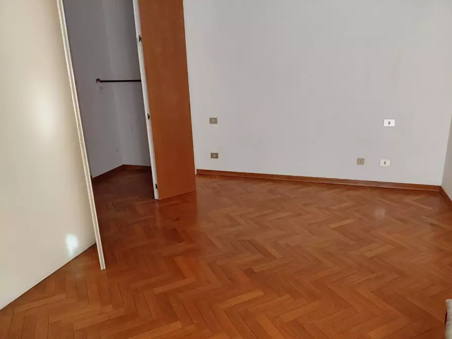 Immagine 26 di Appartamento in vendita  a Siena