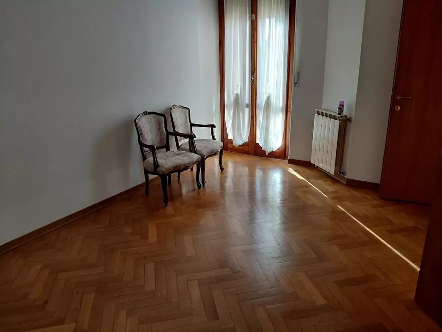 Immagine 25 di Appartamento in vendita  a Siena