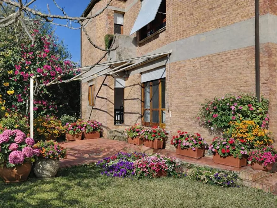 Immagine 28 di Appartamento in vendita  a Siena