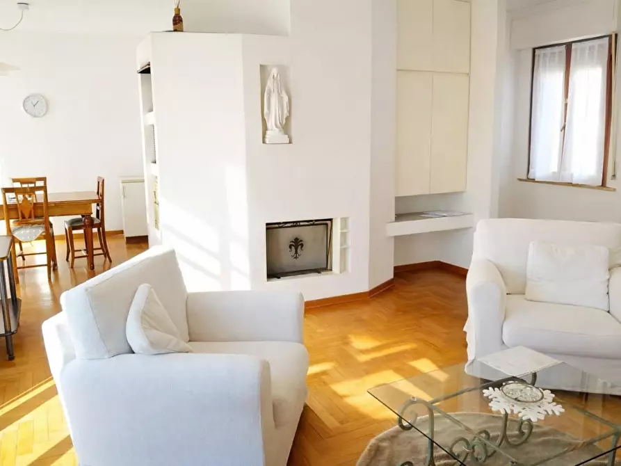 Immagine 1 di Appartamento in vendita  a Siena