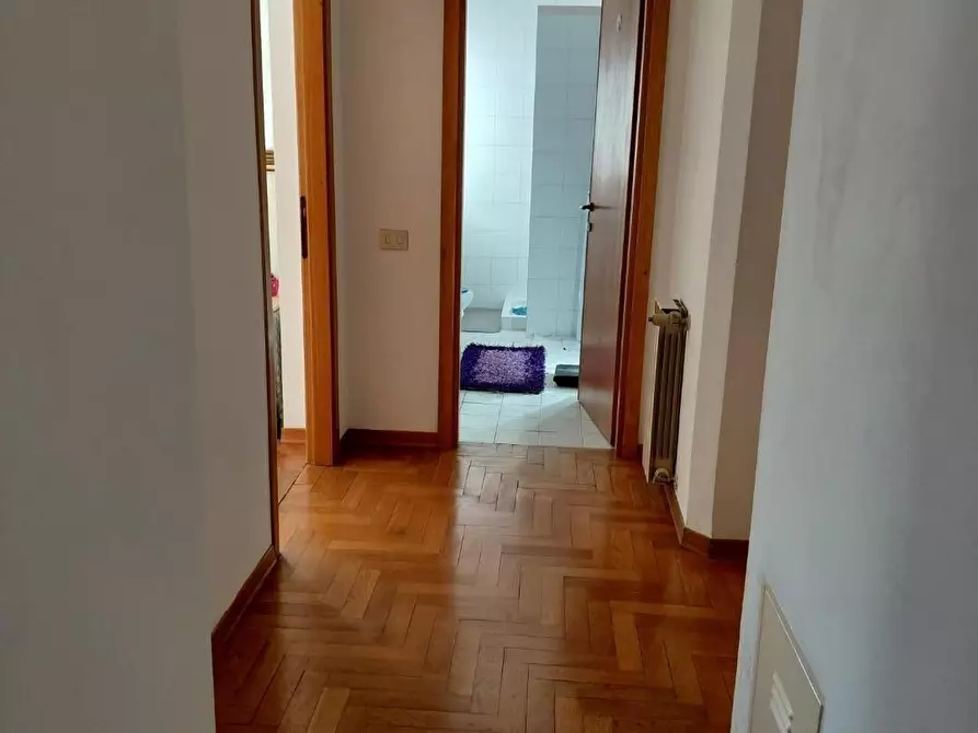 Immagine 15 di Appartamento in vendita  a Siena