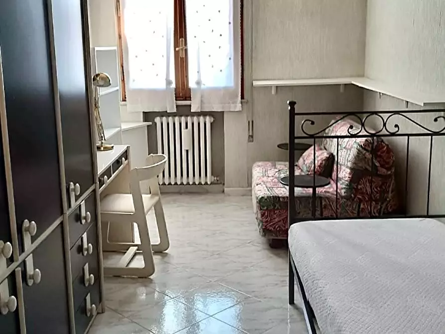 Immagine 13 di Appartamento in affitto  a Siena