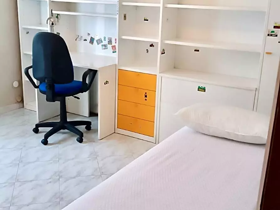 Immagine 14 di Appartamento in affitto  a Siena