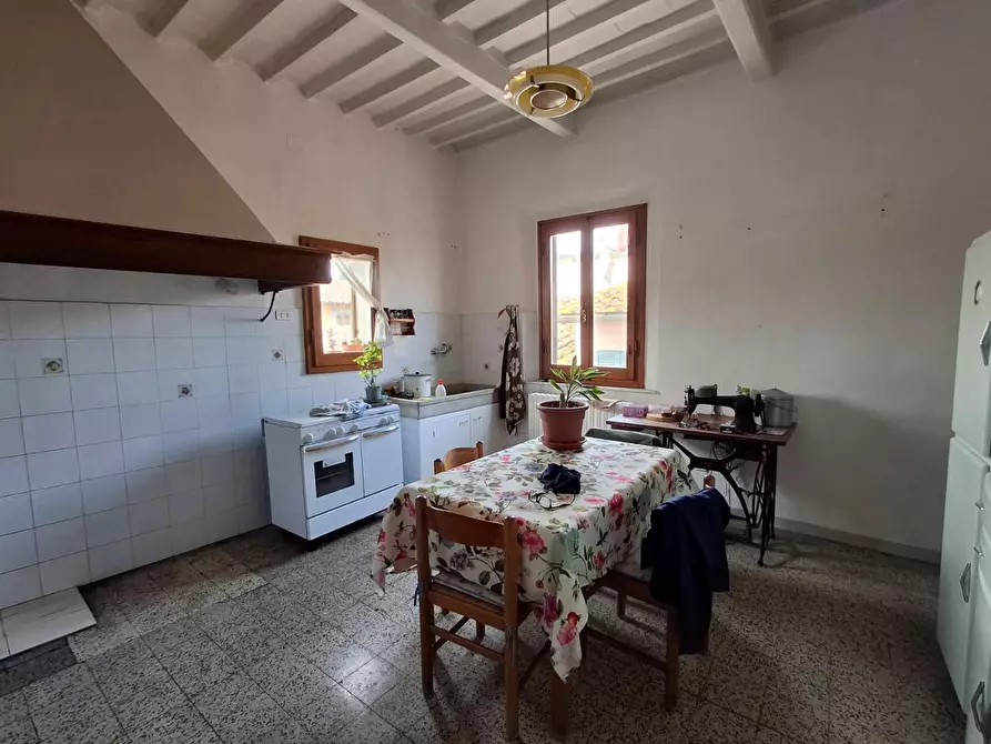 Immagine 3 di Appartamento in vendita  a Capraia E Limite