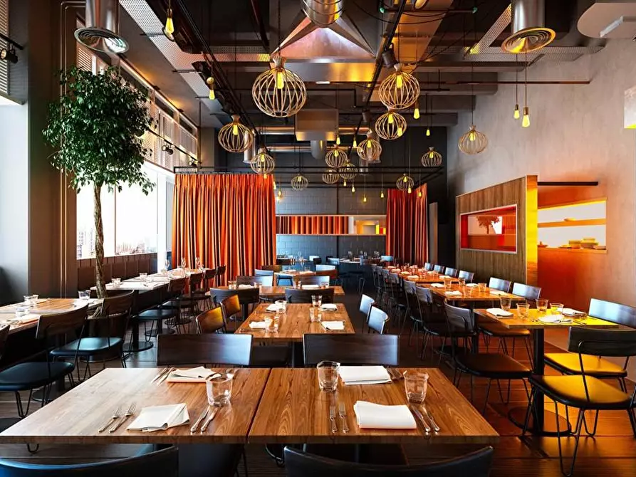 Immagine 2 di Locale commerciale in vendita  a Viareggio