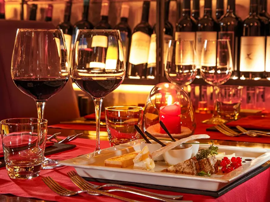 Immagine 4 di Locale commerciale in vendita  a Viareggio