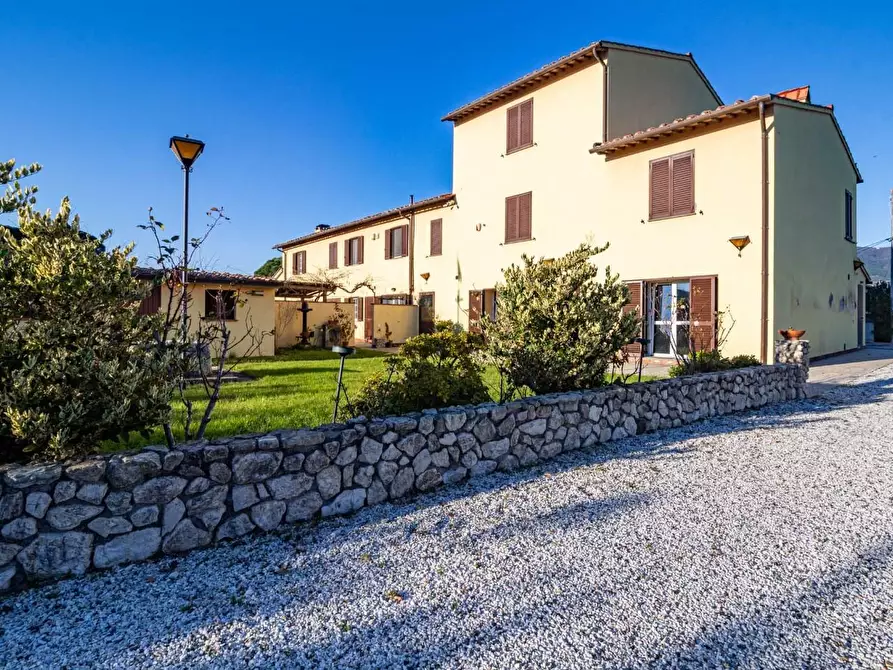 Immagine 2 di Casa colonica in vendita  a Vicopisano