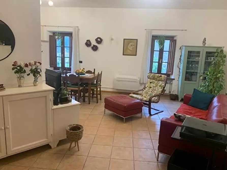 Immagine 1 di Appartamento in vendita  a Massa E Cozzile