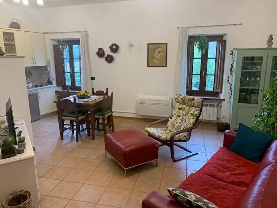 Immagine 9 di Appartamento in vendita  a Massa E Cozzile