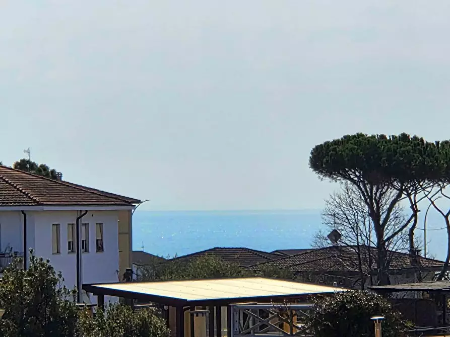 Immagine 6 di Appartamento in vendita  a Massa