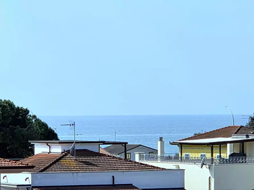 Immagine 9 di Appartamento in vendita  a Massa