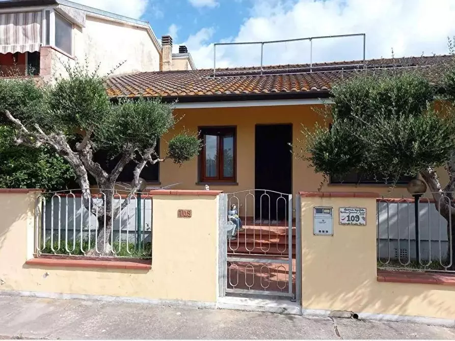 Immagine 2 di Attività artigianale in vendita  a Viareggio