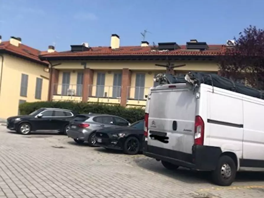 Immagine 1 di Garage in vendita  a Milano