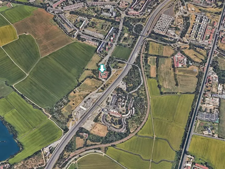 Immagine 2 di Garage in vendita  a Milano