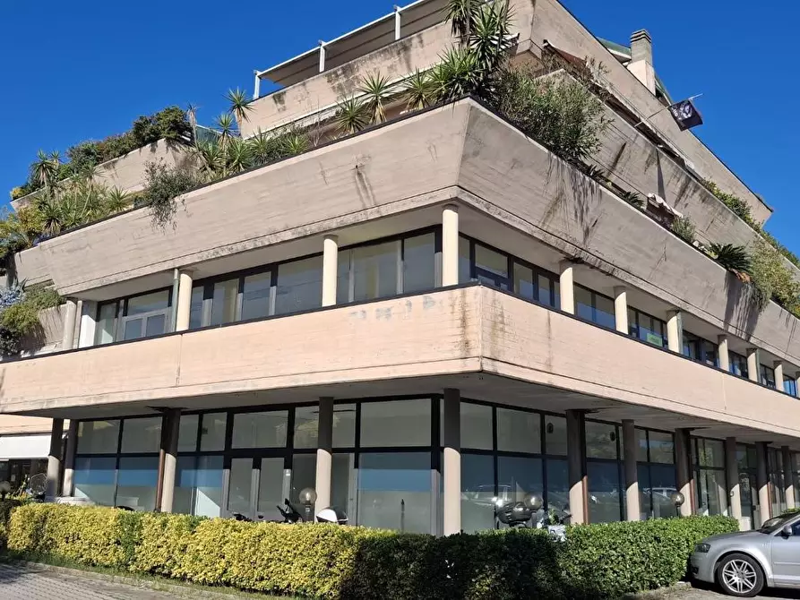 Immagine 12 di Locale commerciale in vendita  a Viareggio