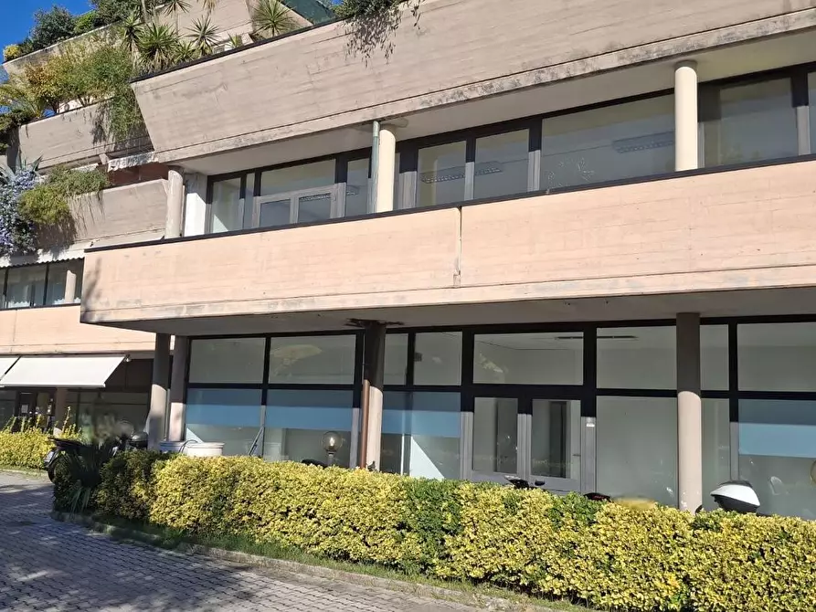 Immagine 13 di Locale commerciale in vendita  a Viareggio