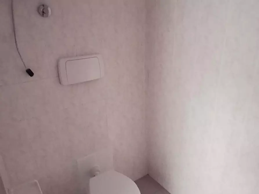 Immagine 5 di Locale commerciale in vendita  a Viareggio