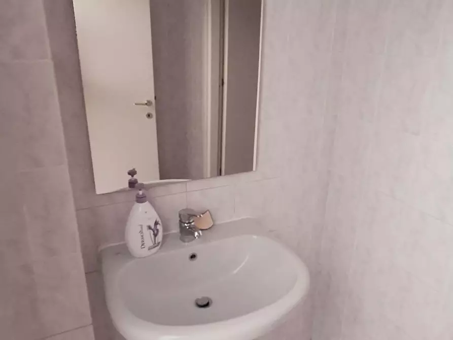 Immagine 6 di Locale commerciale in vendita  a Viareggio