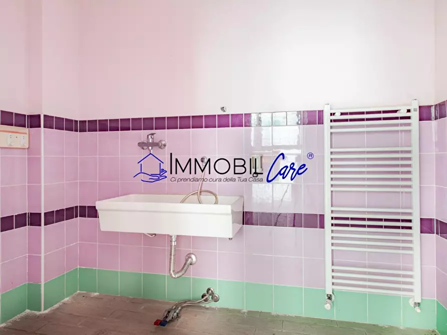 Immagine 14 di Locale commerciale in vendita  a Livorno