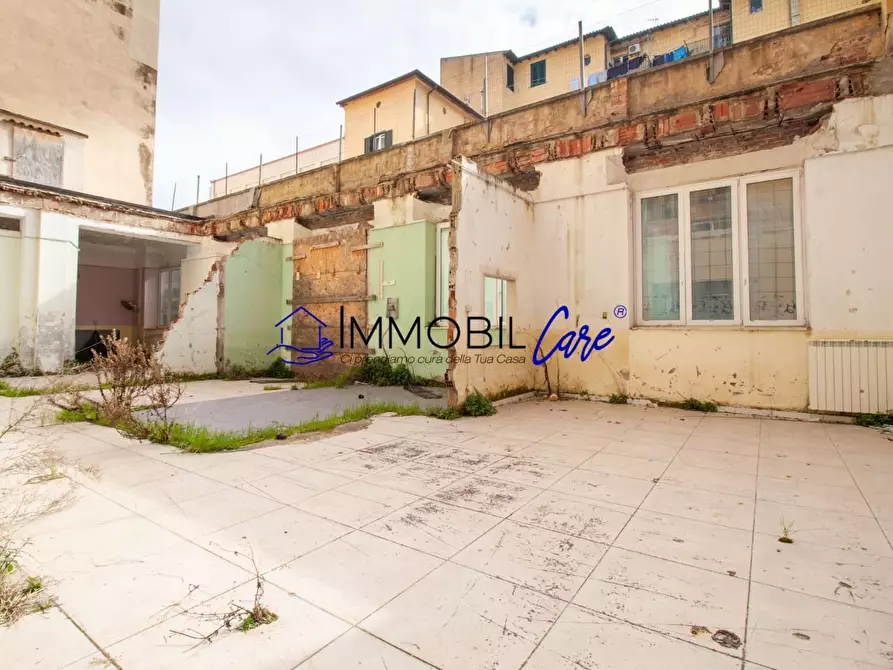 Immagine 7 di Locale commerciale in vendita  a Livorno