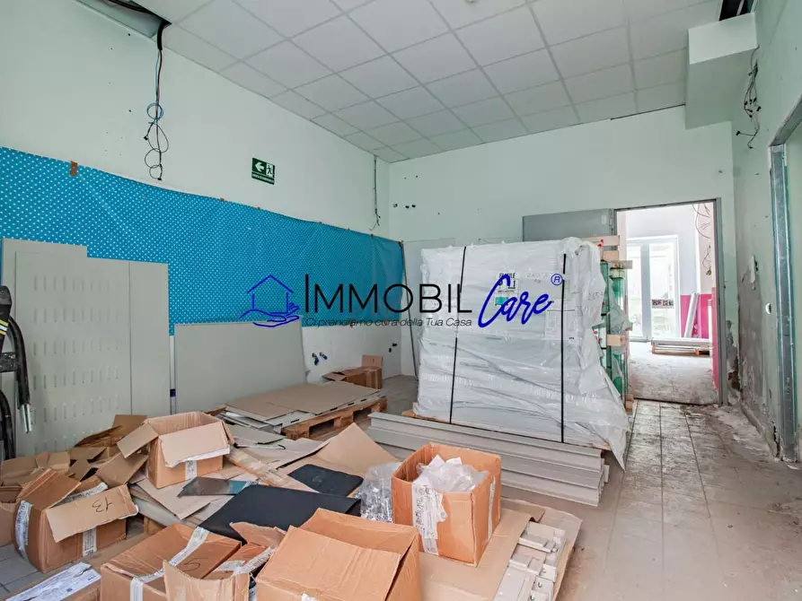 Immagine 19 di Locale commerciale in vendita  a Livorno