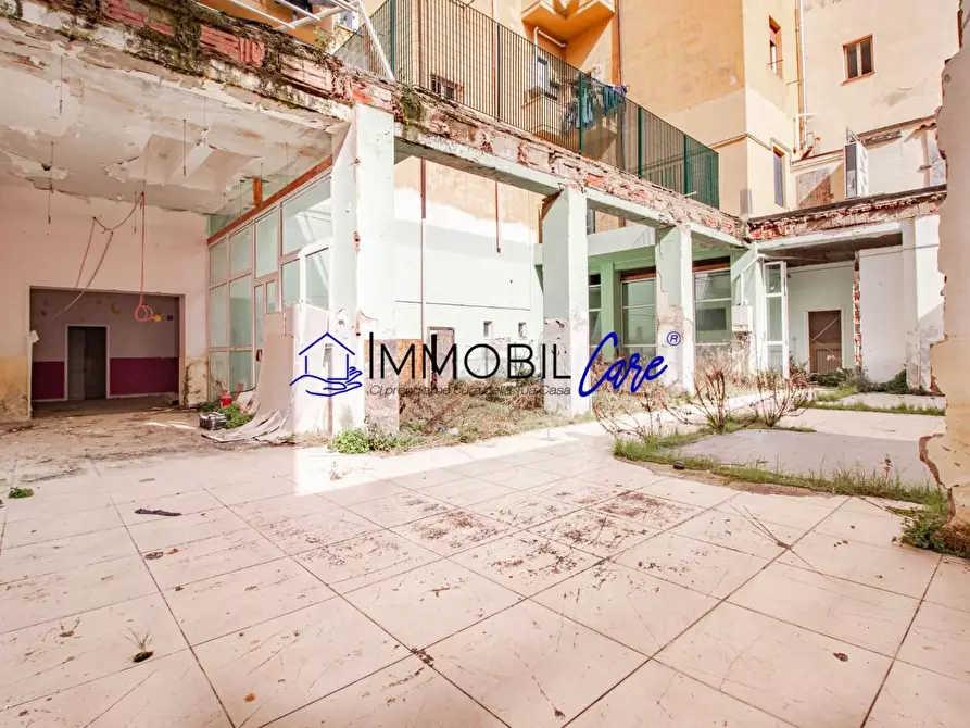 Immagine 5 di Locale commerciale in vendita  a Livorno