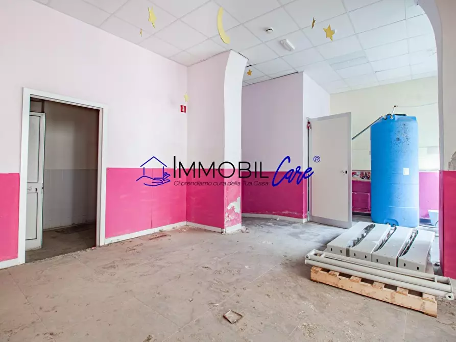 Immagine 8 di Locale commerciale in vendita  a Livorno