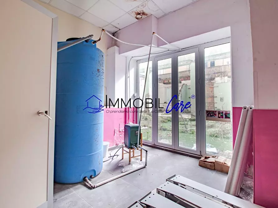 Immagine 10 di Locale commerciale in vendita  a Livorno