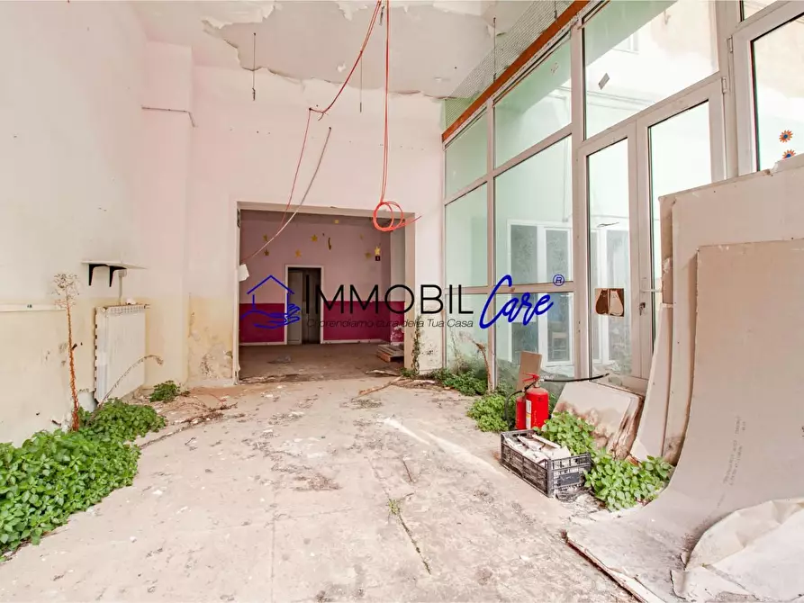 Immagine 3 di Locale commerciale in vendita  a Livorno