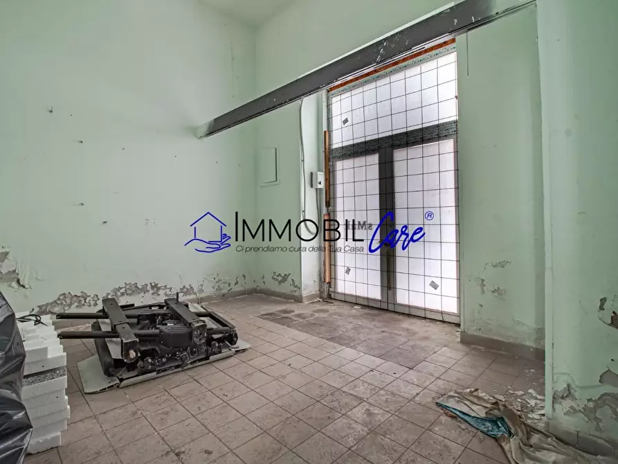 Immagine 11 di Locale commerciale in vendita  a Livorno
